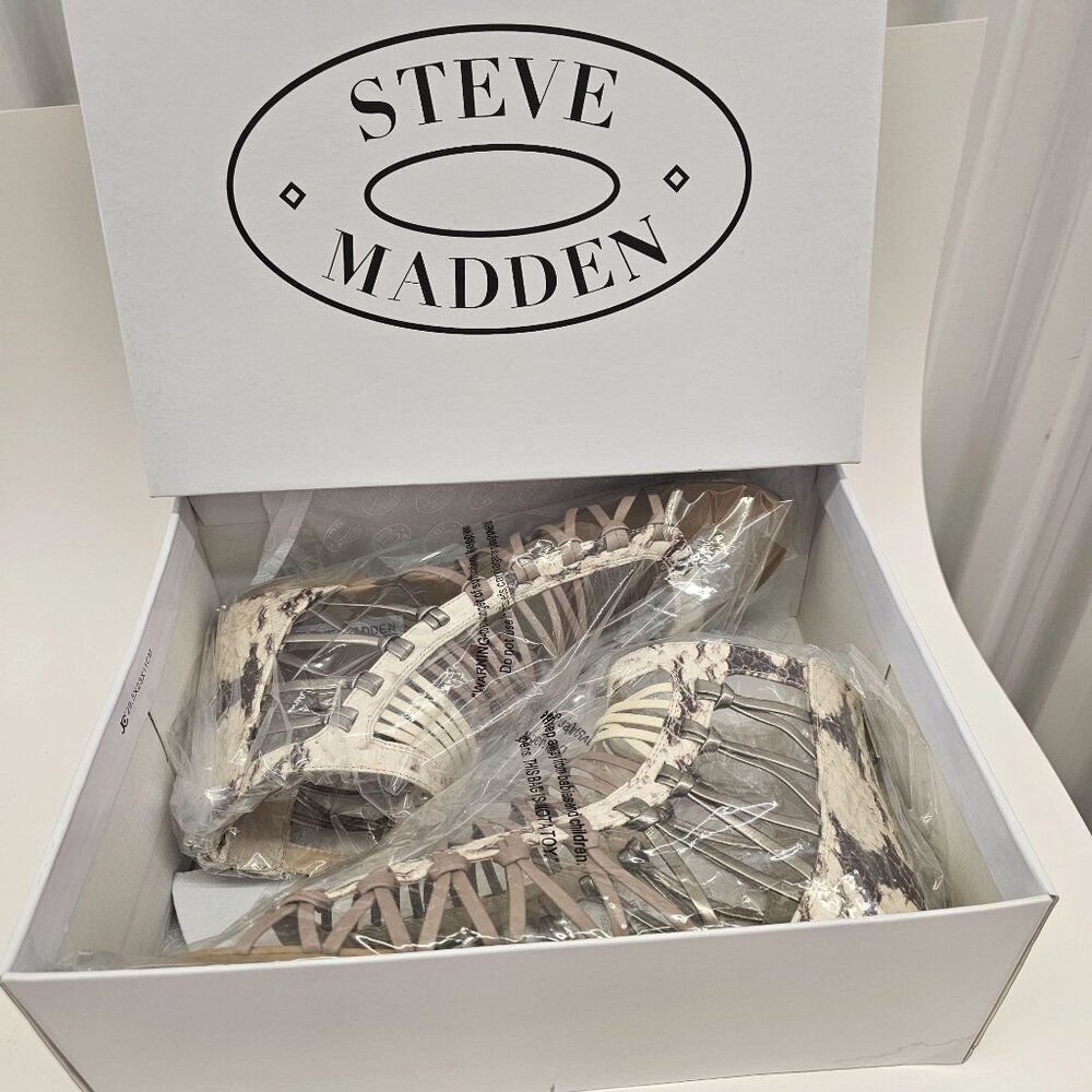 Steve Madden Dreea Gladiator Sandals Snake Print  Upper Open Toe Zipp